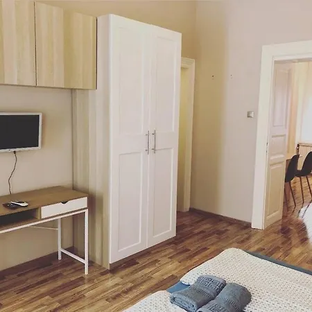 Fancy Cozy 2 Bdr Downtown 부다페스트