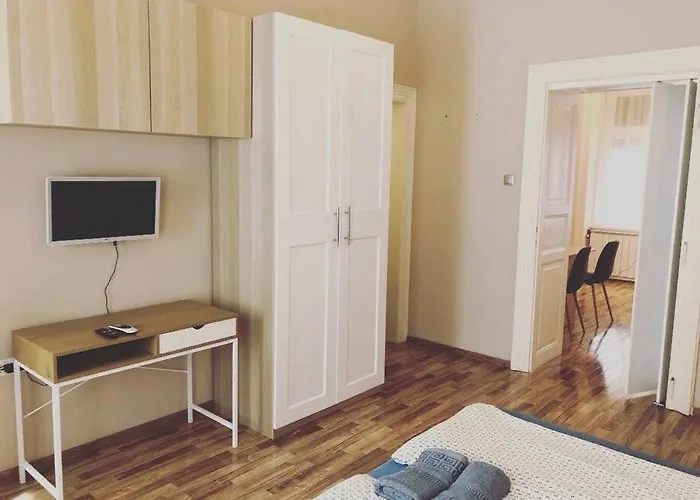 Fancy Cozy 2 Bdr Downtown Budapest