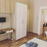 Fancy Cozy 2 Bdr Downtown ブダペスト