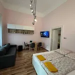 Fancy Cozy 2 Bdr Downtown