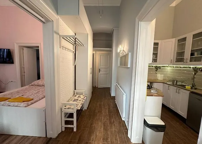 Fancy Cozy 2 Bdr Downtown Budapest